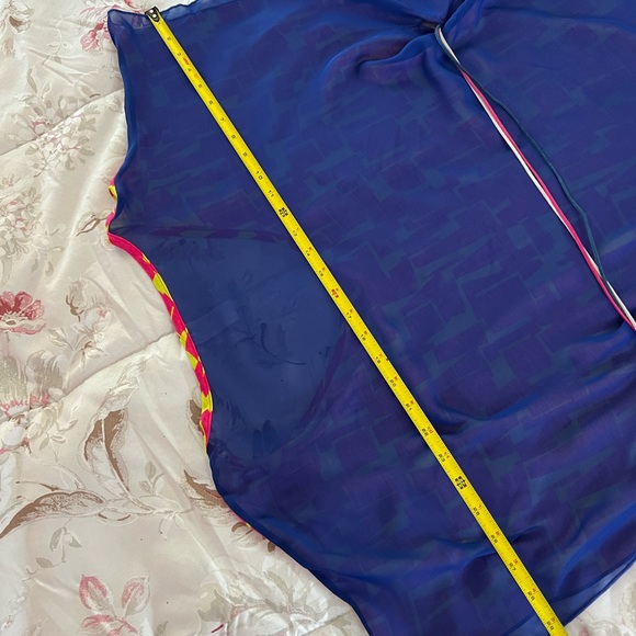 Bright Stylish Blouse - Picture 7 of 11